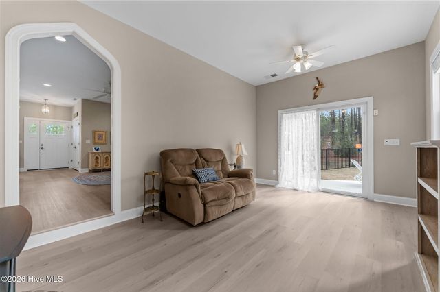 102 Roxburgh Court, West End, NC 27376