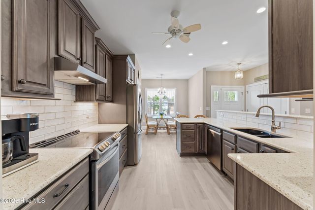 102 Roxburgh Court, West End, NC 27376