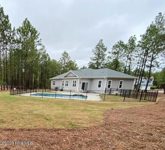 102 Roxburgh Court, West End, NC 27376