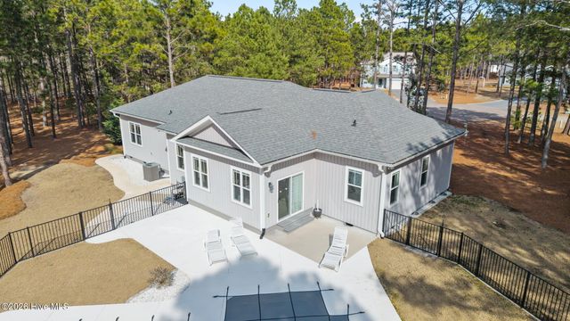 102 Roxburgh Court, West End, NC 27376