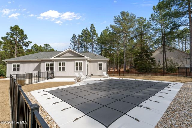 102 Roxburgh Court, West End, NC 27376