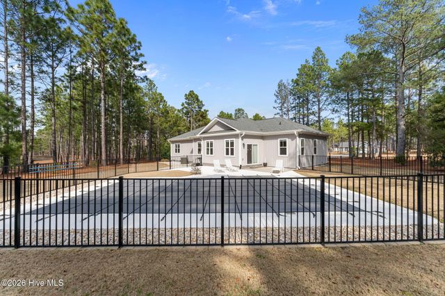 102 Roxburgh Court, West End, NC 27376