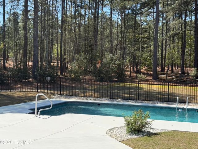 102 Roxburgh Court, West End, NC 27376