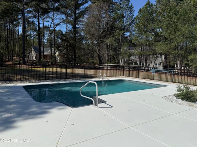 102 Roxburgh Court, West End, NC 27376