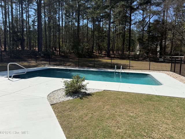 102 Roxburgh Court, West End, NC 27376