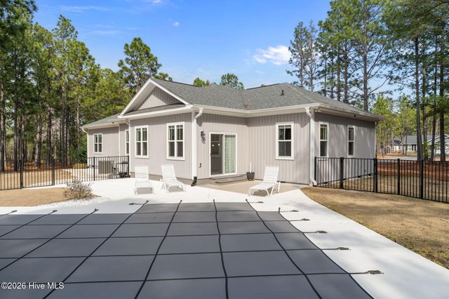 102 Roxburgh Court, West End, NC 27376