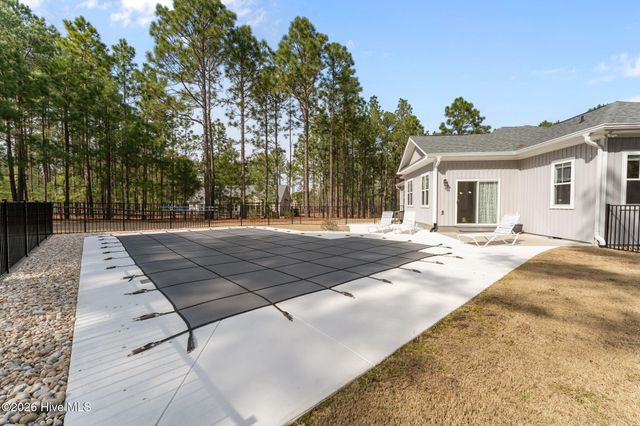 102 Roxburgh Court, West End, NC 27376