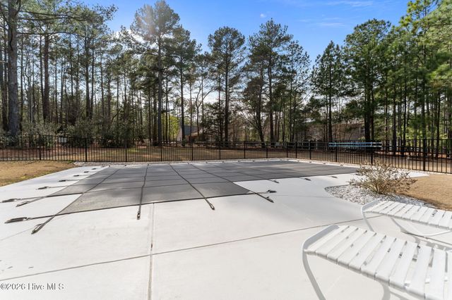 102 Roxburgh Court, West End, NC 27376