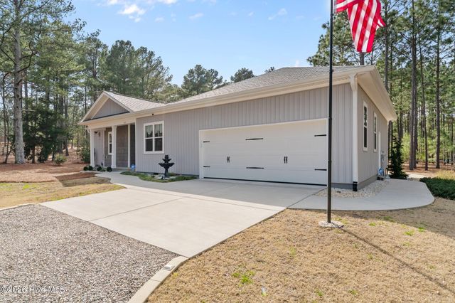 102 Roxburgh Court, West End, NC 27376