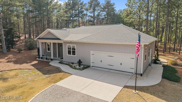 102 Roxburgh Court, West End, NC 27376