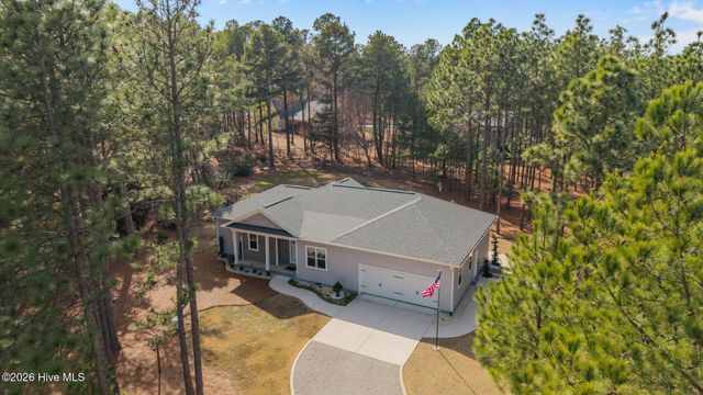 102 Roxburgh Court, West End, NC 27376