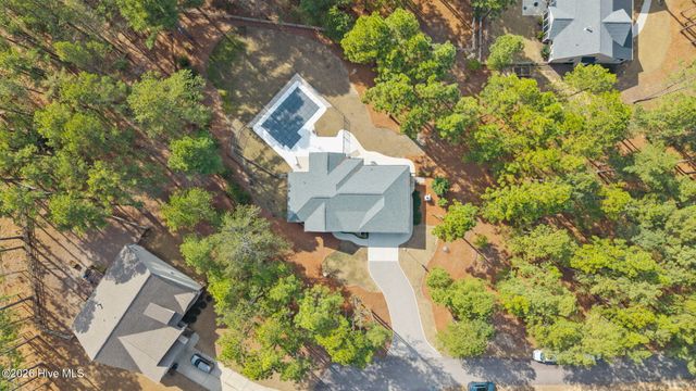 102 Roxburgh Court, West End, NC 27376