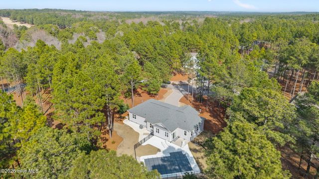 102 Roxburgh Court, West End, NC 27376