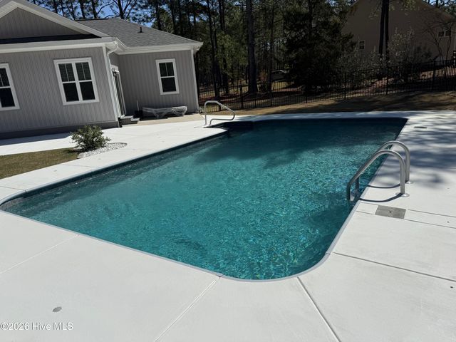 102 Roxburgh Court, West End, NC 27376