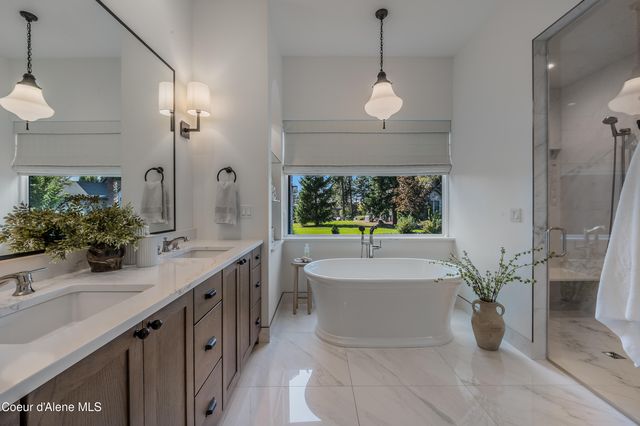 1404 E Bruin LOOP, Hayden, ID 83835