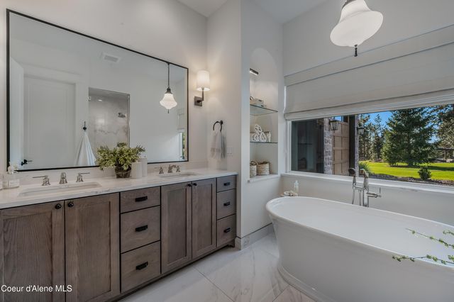 1404 E Bruin LOOP, Hayden, ID 83835