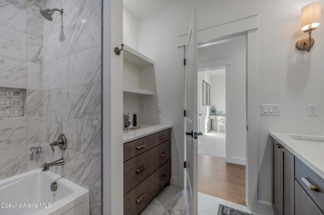 1404 E Bruin LOOP, Hayden, ID 83835