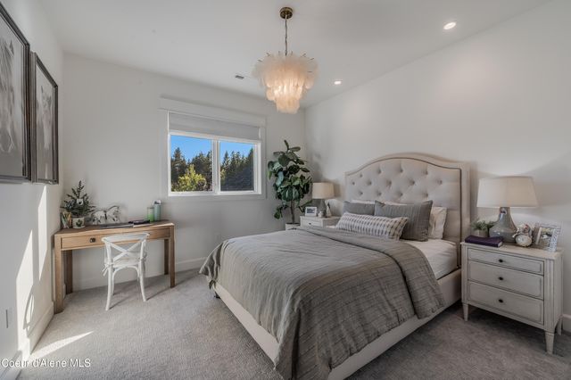 1404 E Bruin LOOP, Hayden, ID 83835