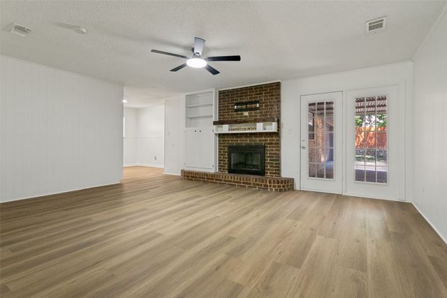 4009 Twilight Drive S, Benbrook, TX 76116