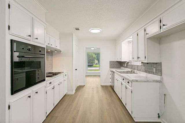 4009 Twilight Drive S, Benbrook, TX 76116