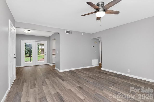 2610 Park Road E, Charlotte, NC 28209