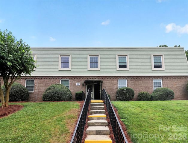 2610 Park Road E, Charlotte, NC 28209