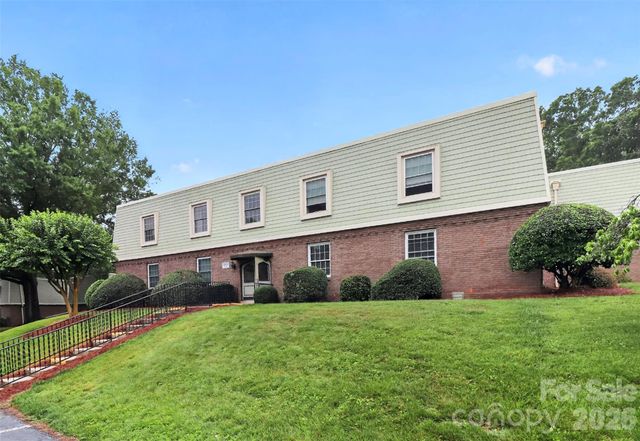 2610 Park Road E, Charlotte, NC 28209