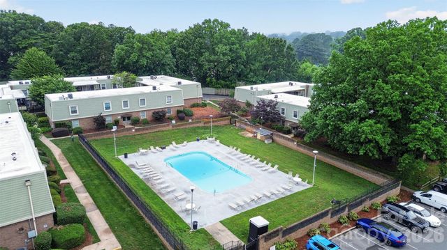 2610 Park Road E, Charlotte, NC 28209