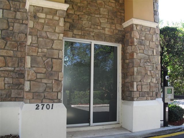 2750 E Jockey Cir E, Davie, FL 33330