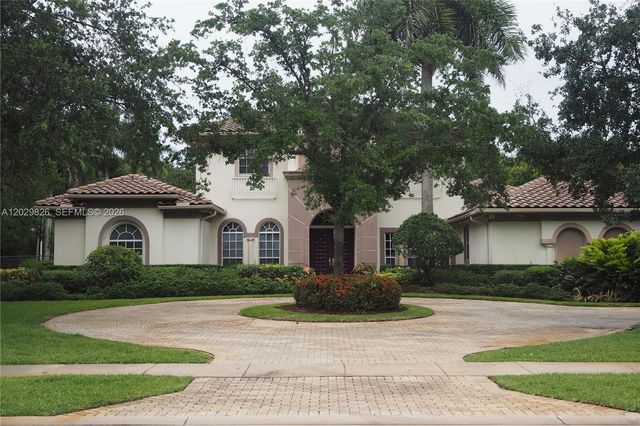 2750 E Jockey Cir E, Davie, FL 33330