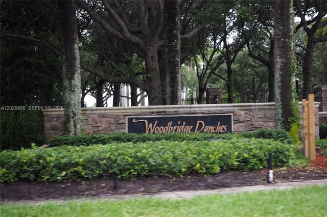 2750 E Jockey Cir E, Davie, FL 33330