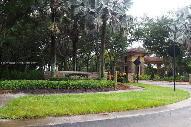 2750 E Jockey Cir E, Davie, FL 33330