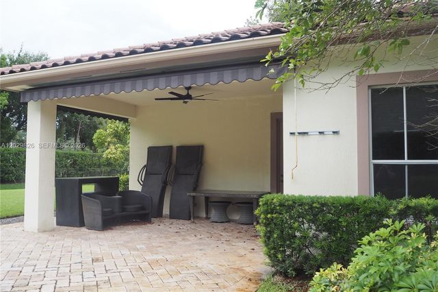 2750 E Jockey Cir E, Davie, FL 33330