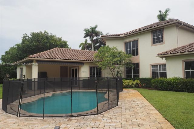 2750 E Jockey Cir E, Davie, FL 33330