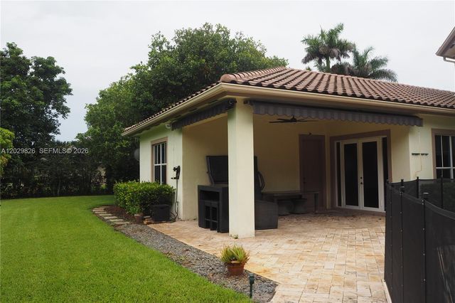 2750 E Jockey Cir E, Davie, FL 33330