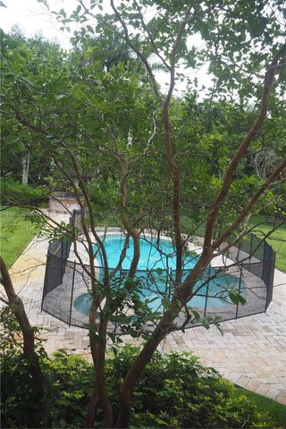 2750 E Jockey Cir E, Davie, FL 33330