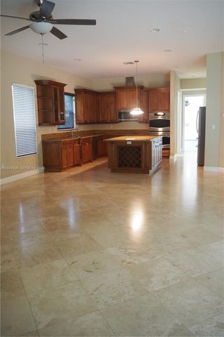 2750 E Jockey Cir E, Davie, FL 33330