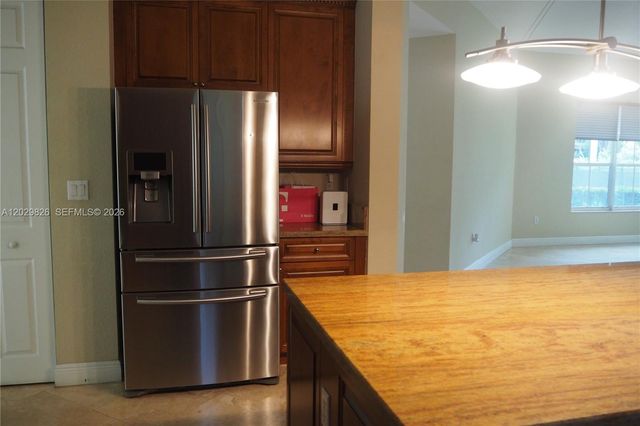 2750 E Jockey Cir E, Davie, FL 33330