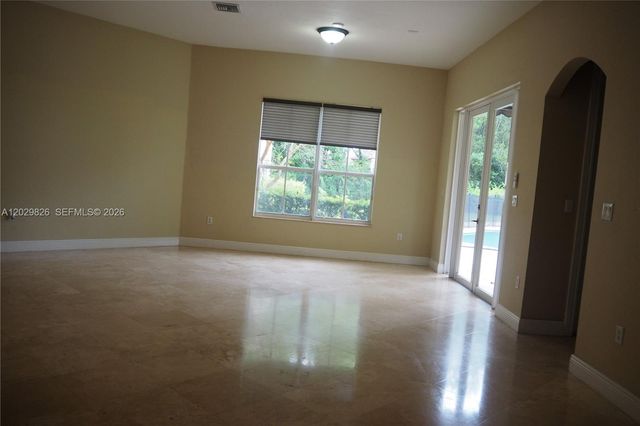 2750 E Jockey Cir E, Davie, FL 33330