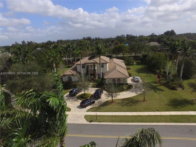 2750 E Jockey Cir E, Davie, FL 33330
