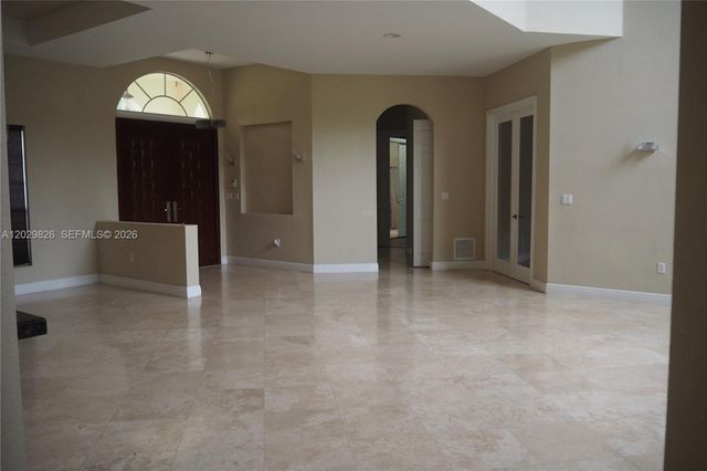 2750 E Jockey Cir E, Davie, FL 33330