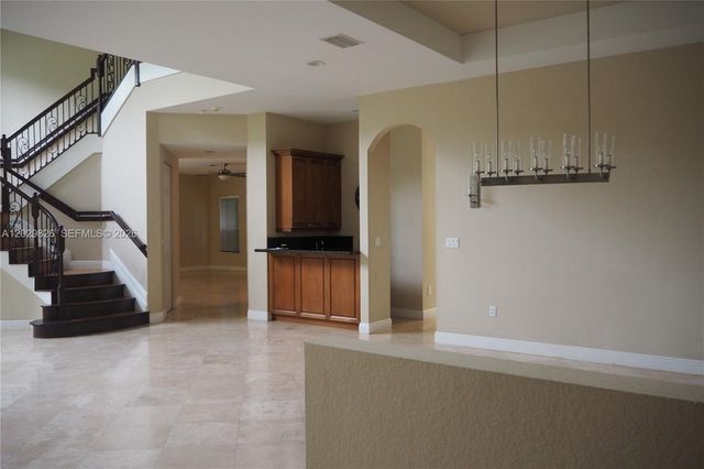2750 E Jockey Cir E, Davie, FL 33330