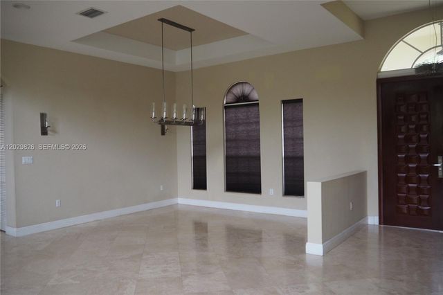 2750 E Jockey Cir E, Davie, FL 33330