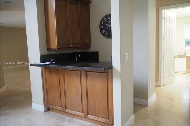 2750 E Jockey Cir E, Davie, FL 33330
