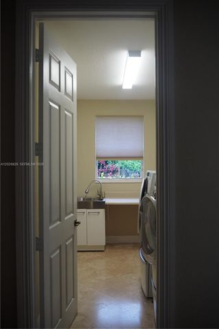 2750 E Jockey Cir E, Davie, FL 33330