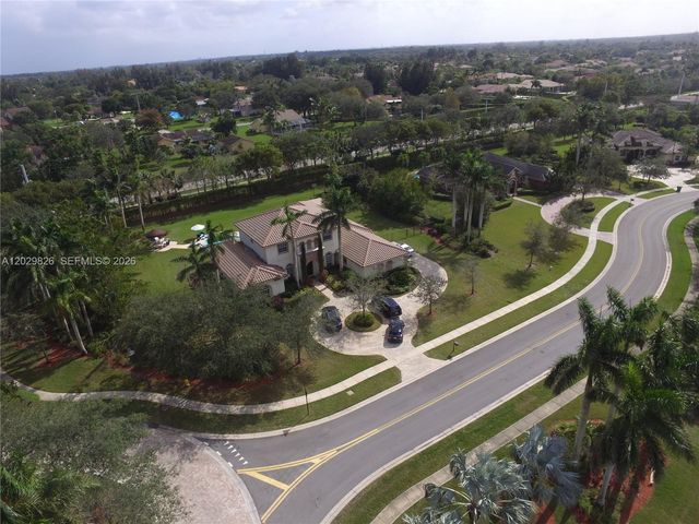 2750 E Jockey Cir E, Davie, FL 33330