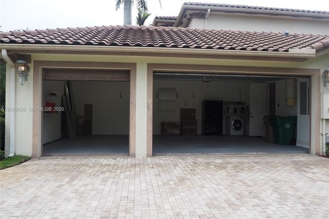 2750 E Jockey Cir E, Davie, FL 33330