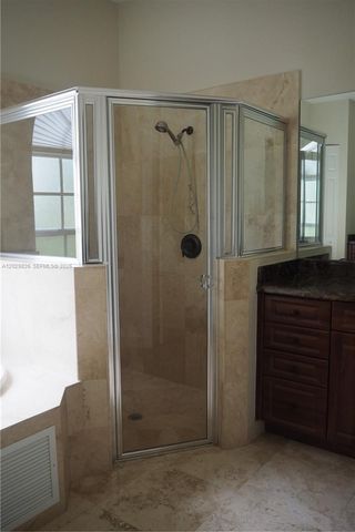 2750 E Jockey Cir E, Davie, FL 33330