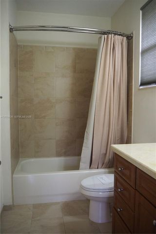 2750 E Jockey Cir E, Davie, FL 33330