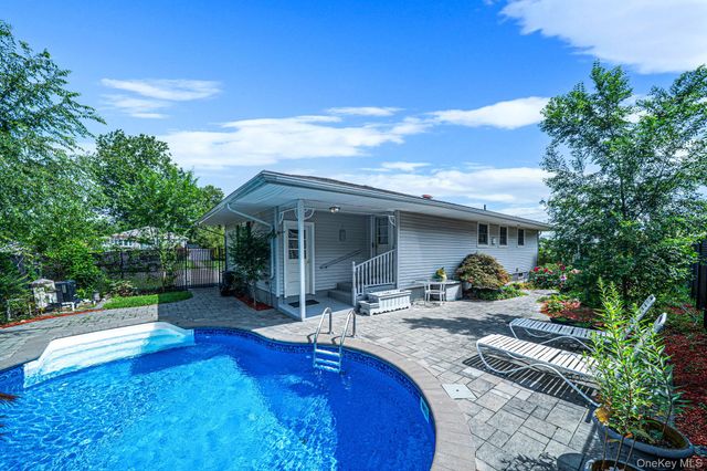 16 Jackson Avenue, Centereach, NY 11720